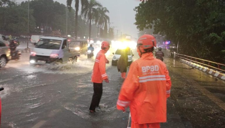 Akibat Hujan Deras, Banjir Genangi Jalan Alternatif Sentul hingga Tugu Pancakarsa Bogor