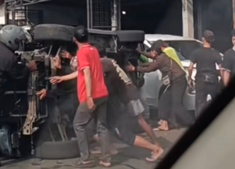 Kecelakaan di Jalan Raya Karadenan, Satu Mobil Terguling dan Lainnya Rusak Parah