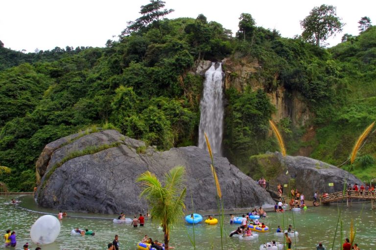 Pengunjung Keluhkan Dugaan Pungutan Ganda di Curug Bidadari Bogor