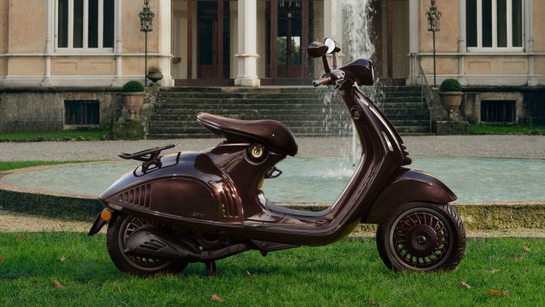 Harga Vespa 946 Horse di Indonesia Capai Rp288 Juta, Ini Spesifikasi dan Keunggulannya