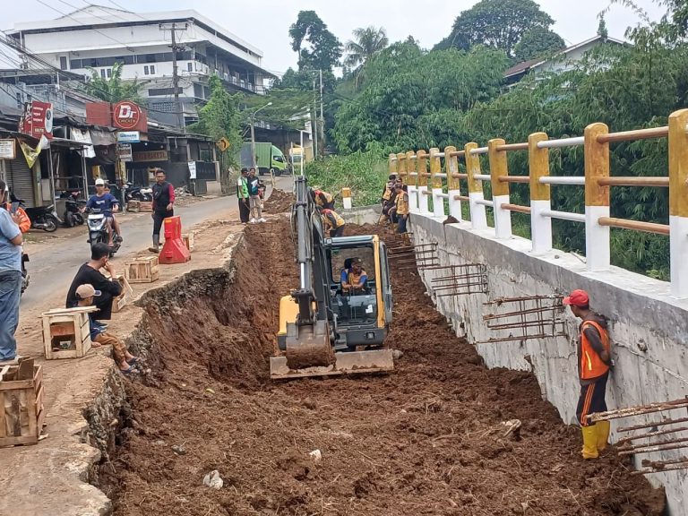 Pemkab Bogor Percepat Perbaikan Jalan Longsor Cikampak–Gunung Bunder