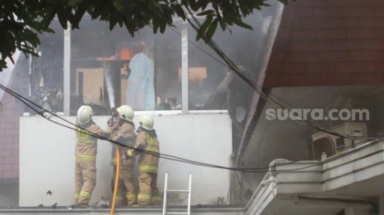 Kebakaran Apartemen Mediterania Tanjung Duren Picu Kepanikan, Begini Kronologi dan Proses Penyelamatan Penghuni