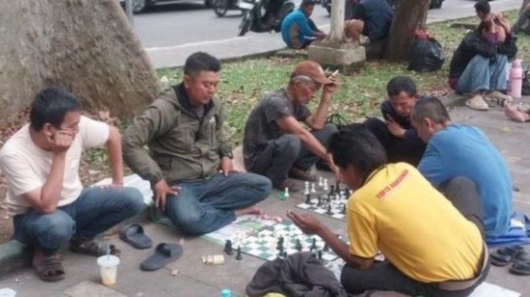 Lapak Catur di Bogor, Oase Sunyi di Tengah Hiruk Pikuk Kota