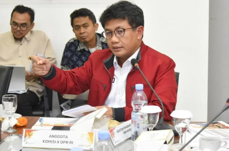 Siapa Bonnie Triyana? Anggota DPR yang Usulkan Gaji Guru Minimal Rp5 Juta per Bulan