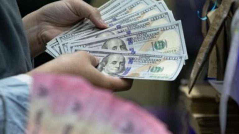 Rupiah Jebol Rp17.500, Ekonom Warning Dolar AS Bisa Tembus Rp18.000