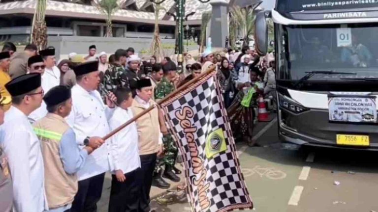 271 Jemaah Haji Kabupaten Bogor Kloter 21  Dilepas di Masjid Raya Nurul Wathon