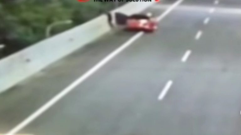 Detik-Detik Mengerikan! Wanita Muda Dibuang di Jalan Sholeh Iskandar Bogor Terekam CCTV