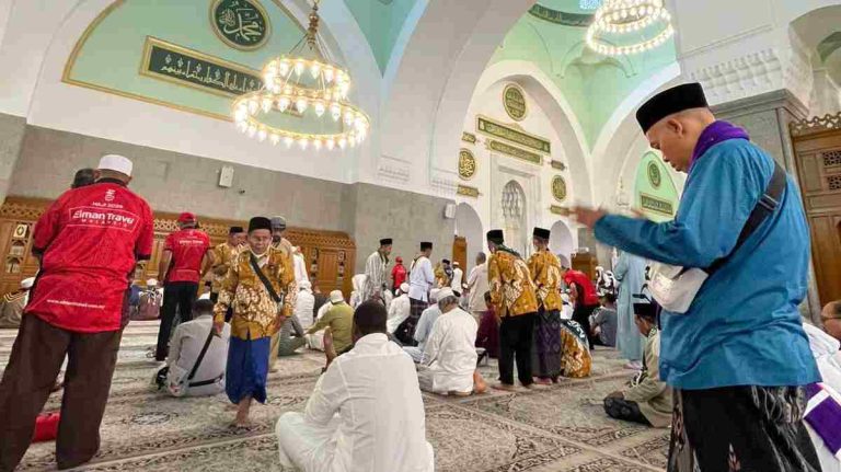 Jemaah Haji Kota Bogor Hari Ketiga di Madinah, Ziarah Uhud, Salat di Masjid Quba, Hingga Belanja Kurma