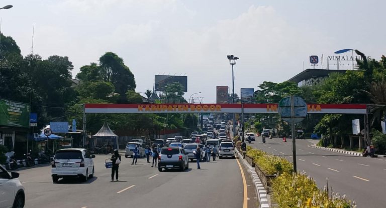 220 Ribu Kendaraan Melintas di Jalur Puncak Bogor Selama Libur Panjang