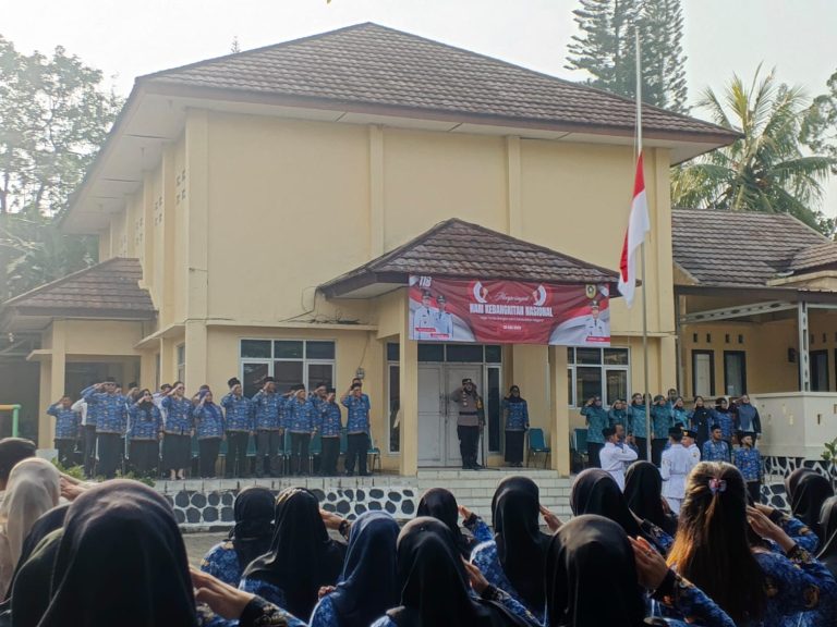 Kapolsek Megamendung Pimpin Upacara Harkitnas 2026, Soroti Pentingnya Jaga Generasi Bangsa