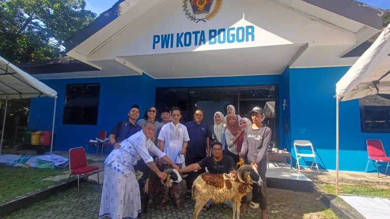 PWI Kota Bogor Sembelih Hewa Kurban, Bukti Nyata Sinergitas Sosial