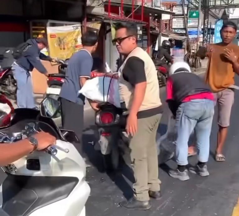 Diduga Akibat Sampah Berserakan dari Truk, Tiga Pemotor Terlibat Kecelakaan Beruntun di Leuwiliang