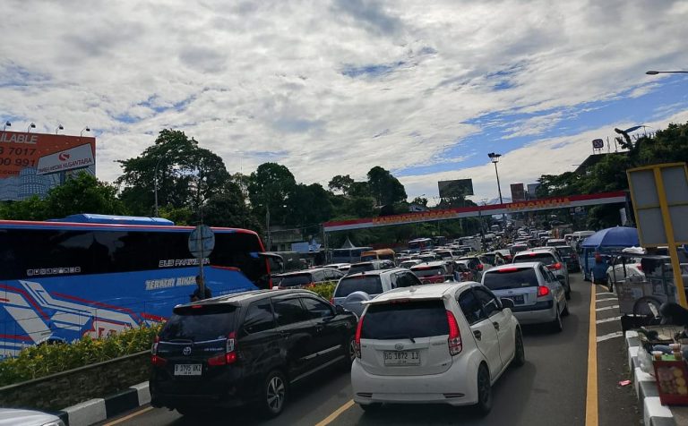 Libur Panjang Peringatan Hari Buruh, 13 Ribu Kendaraan Padati Kawasan Puncak Bogor