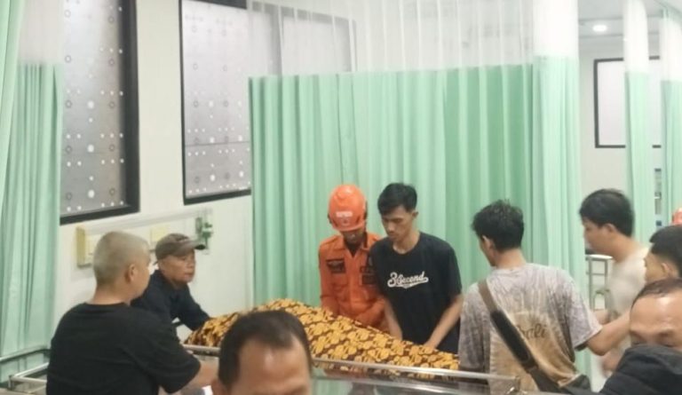 Angin Kencang Terjang Cibinong, Seorang Wanita Meninggal Tertimpa Bangunan