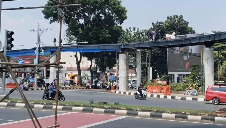 Ditargetkan Rampung Akhir Mei 2026, Progres Pembangunan JPO Jalan Raya Tegar Beriman Cibinong Capai 70 Persen