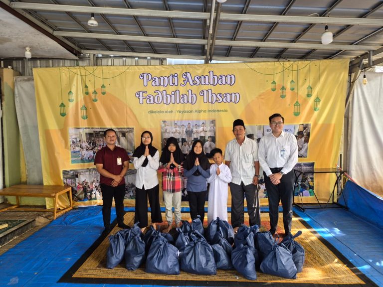 BRI Mabes TNI Cilangkap Bagikan Sembako ke Yayasan Fadhilah Ihsan Cipayung