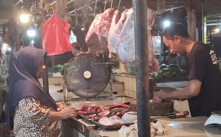 Jelang Idul Adha, Harga Daging Sapi di Pasar Cibinong Alami Kenaikan hingga Rp150 Ribu