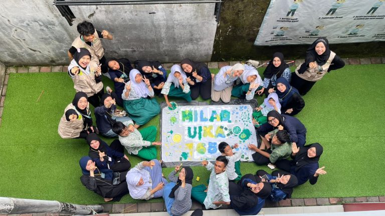 Milad UIKA ke-65, FEB Gelar Aksi Sosial di SLB Al Irsyad Bogor