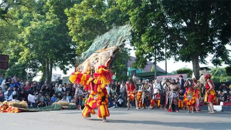 Reog Ponorogo Meriahkan CFD Tegar Beriman Bogor, Jadi Pusat Perhatian Warga