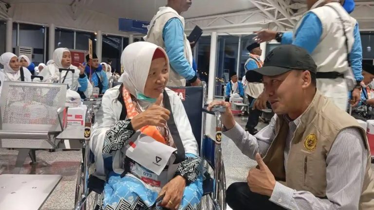Jemaah Haji Indonesia Mulai Tiba di Madinah, 81 Orang Jalani Screening Kesehatan di Bandara