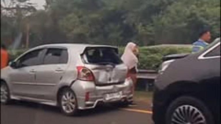 Berawal dari Rem Mendadak, 8 Mobil Terlibat Tabrakan Beruntun di Jagorawi