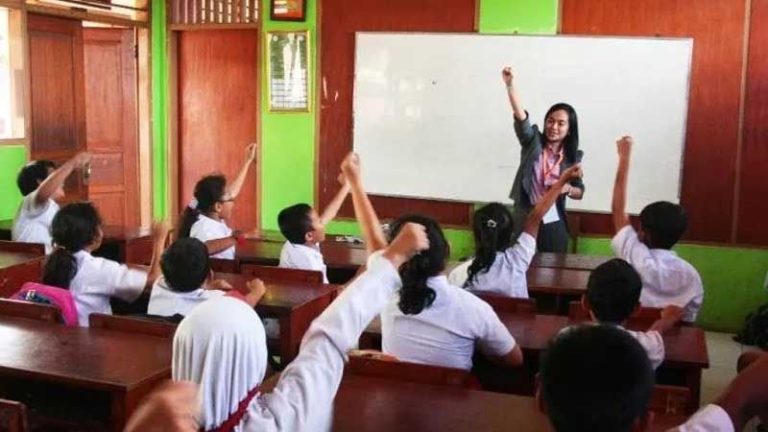 Benarkah Tunjangan Guru Honorer Naik Jadi Rp2 Juta? Cek Faktanya!
