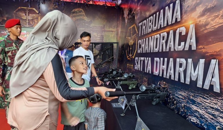 Ada Kendaraan Taktis hingga Senjata TNI, Pemkab Bogor Gelar Pameran Alutsista di Pakansari