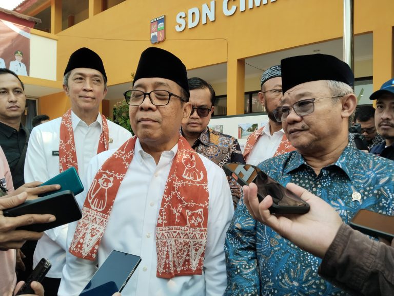 Menteri PMK dan Mendikdasmen Tinjau Hasil Pembangunan SDN Cimahpar 5