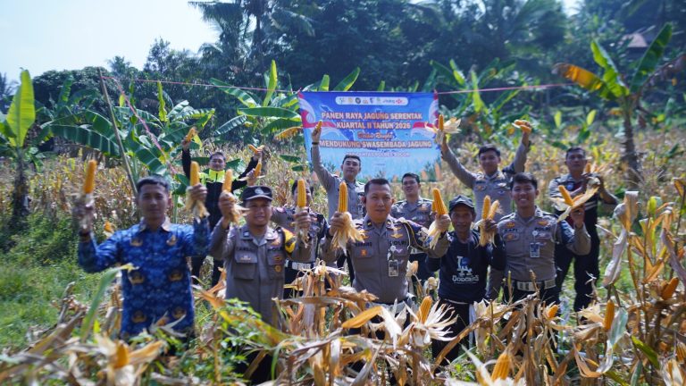 Sat Lantas Polres Bogor Ikut Panen Raya Jagung Serentak, Dukung Swasembada dan Ketahanan Pangan Nasional