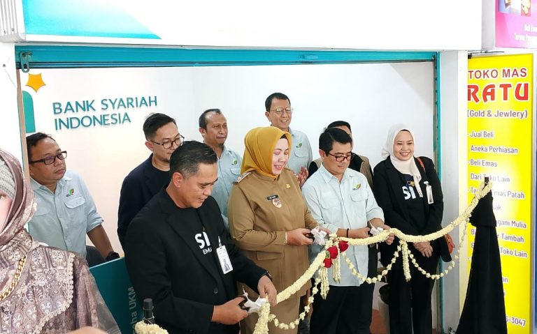 Permudah Layanan Kepada Masyarakat, Lapak BSI di Pasar Kebon Kembang Diresmikan