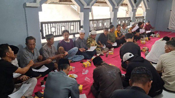 Dosen Pulang Kampung IPB dan Himpunan Mahasiswa Akuakultur IPB (HIMAKUA) Gelar Sosialisasi Budidaya Ikan Dan Azolla Sebagai Pakan Alternatif di Kelurahan Situgede, Kabupaten Bogor